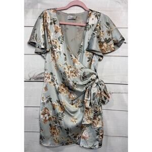 Dress Forum Size SM Dress Short Sleeve Silky Floral Classy